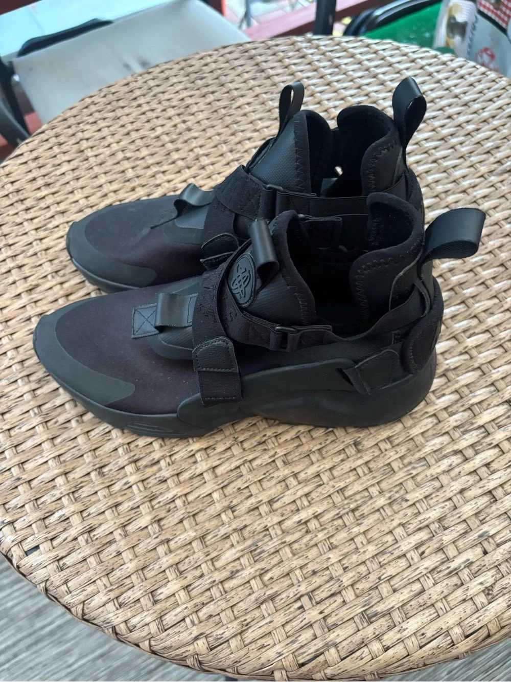 Nike Men’s Black Slip-On Cross-Strap Sneakers